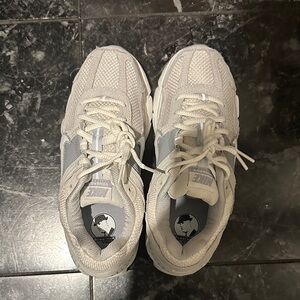 Nike Light Gray Athletic Shoes